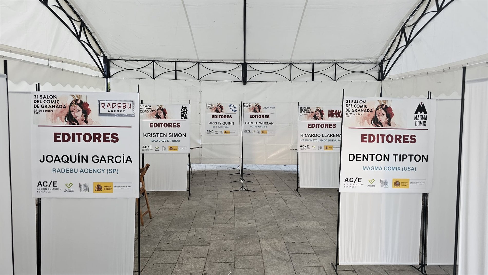 Interior de la carpa de reuniones con editores del Encuentro Profesional del Cómic de Granada en 2025